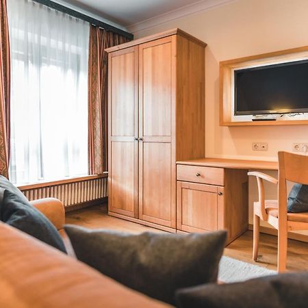 Das Salvator Iris Porsche Landhotel Friesach  Exterior photo