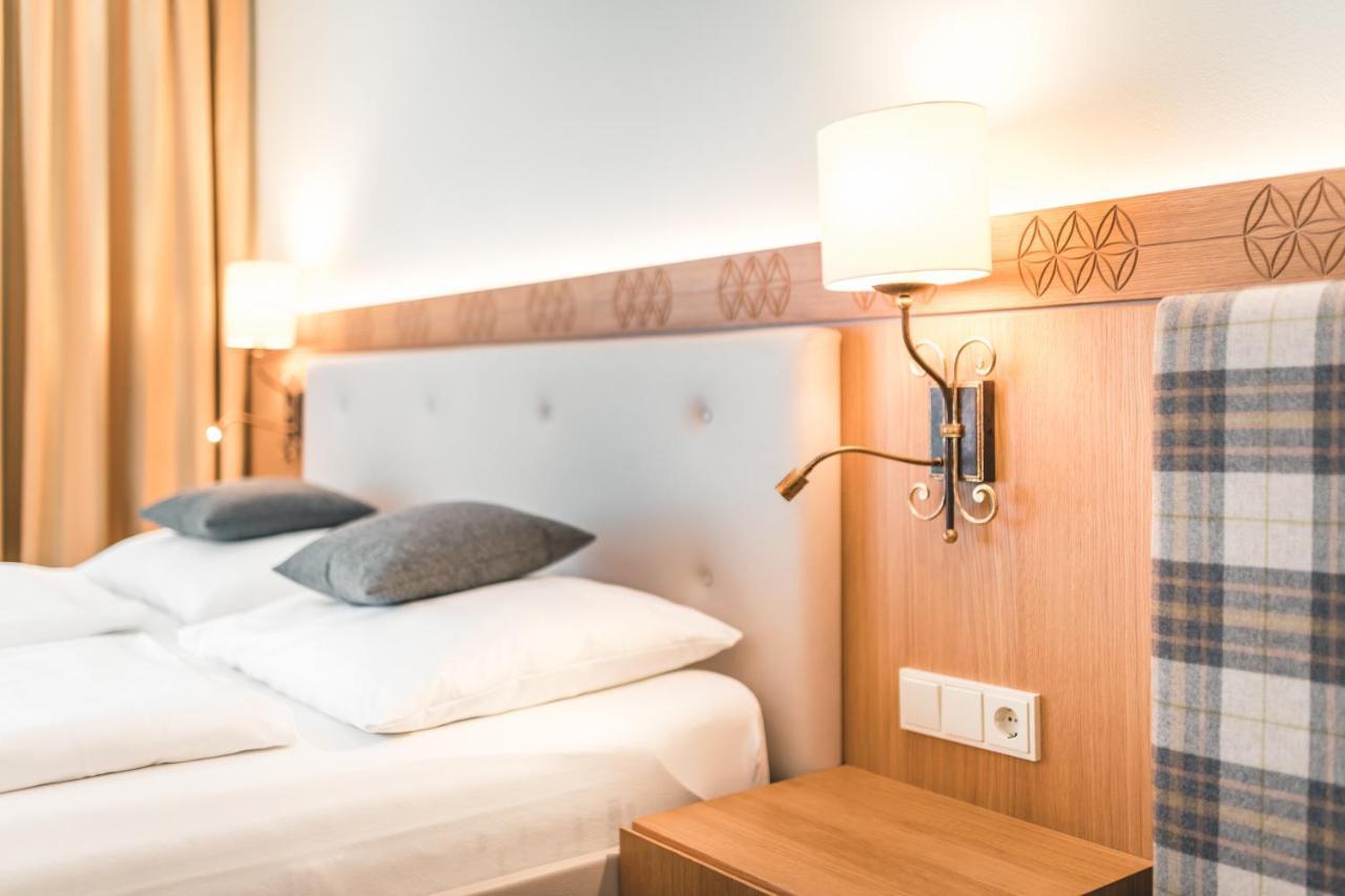 Das Salvator Iris Porsche Landhotel Friesach  Exterior photo